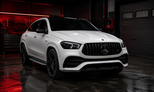 Naprawa drzwi i tylnego błotnika Mercedesa GLE 53